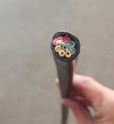 讲解水冷电缆的性能和特点有哪些.jpg